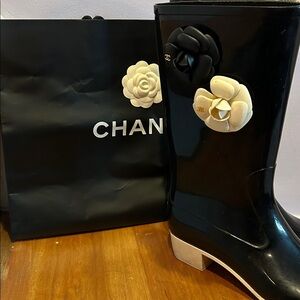 Authentic Chanel Womens Camellia Rain Boots Sz 41 Rubber Embellished CC Flower